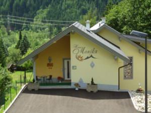 Eingang Appartement 4, Flattach